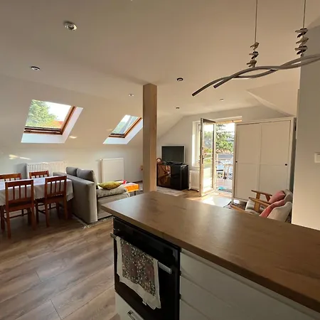 Zoska アパート ウストロン